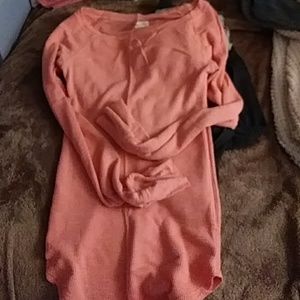 Peachy orange thermal top*free if bundled*